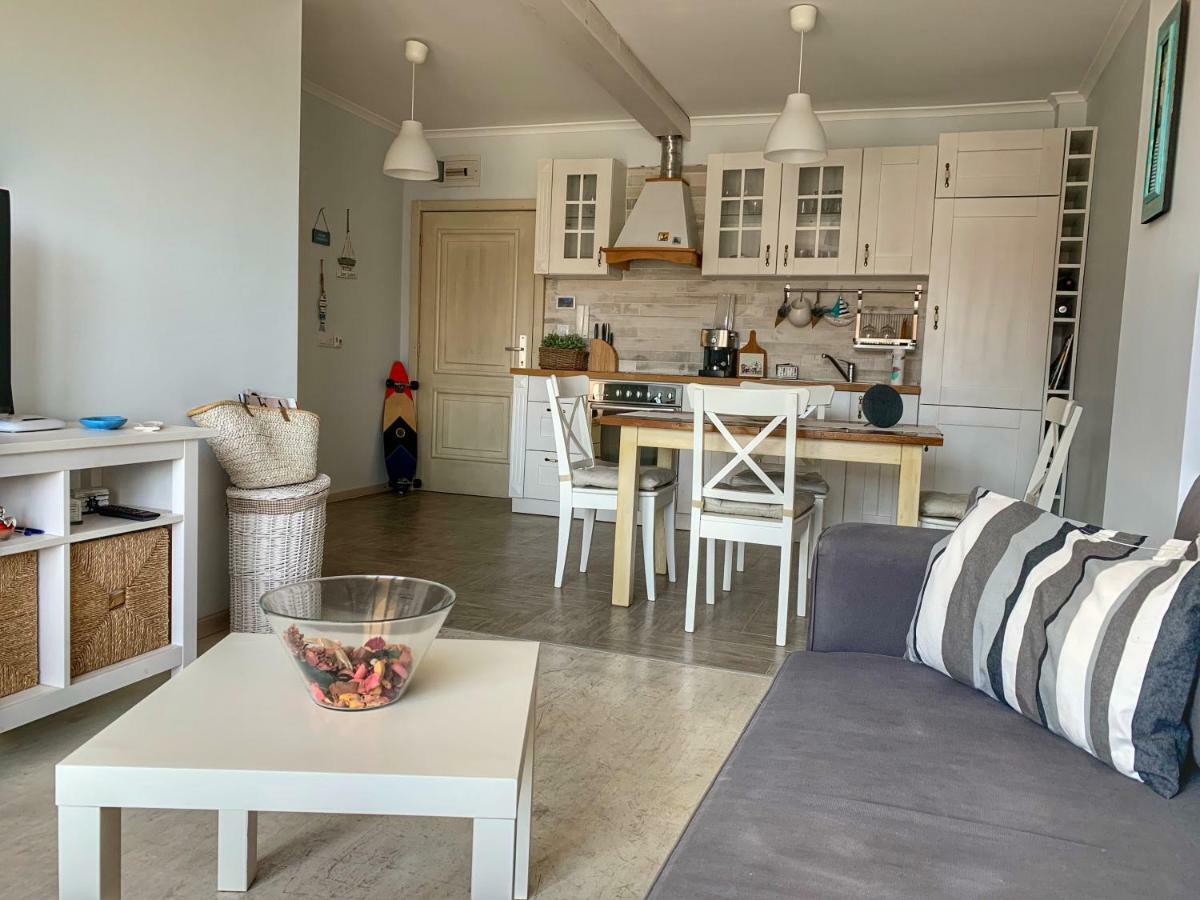 Charming Beach Holiday Apartment 洛泽内茨 外观 照片