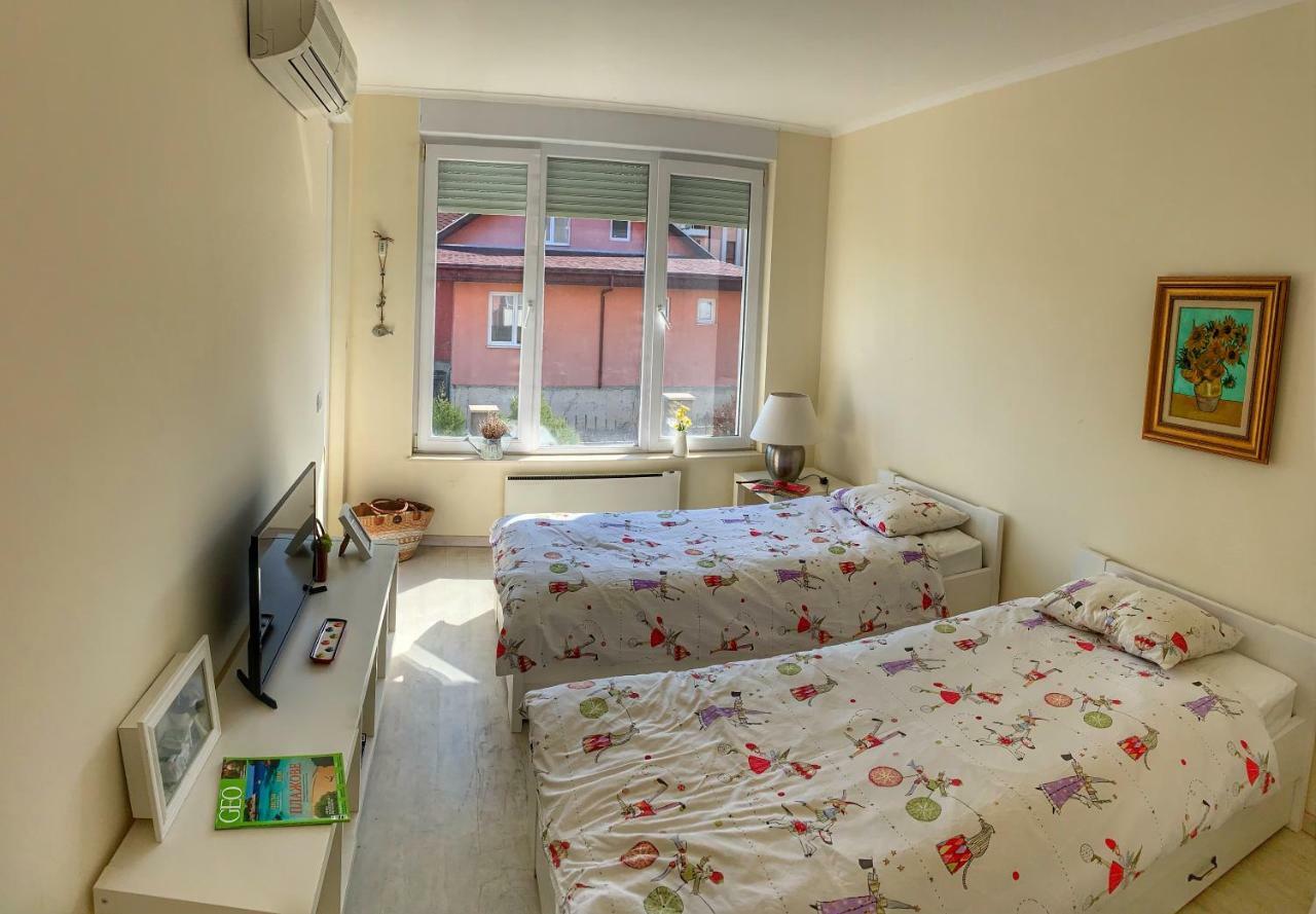 Charming Beach Holiday Apartment 洛泽内茨 外观 照片